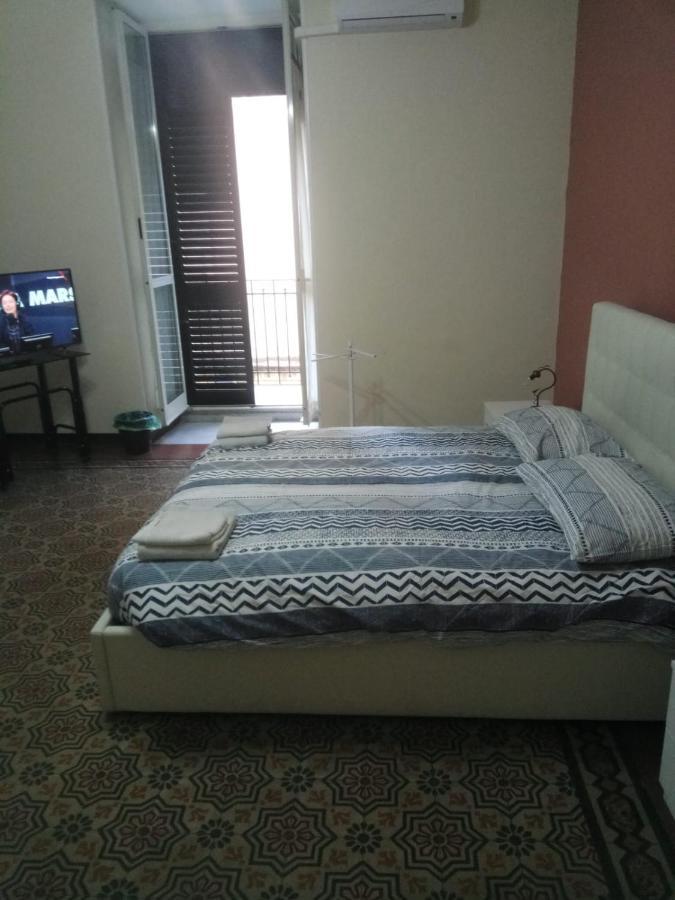 Bed and Breakfast Casa Giuseppe Катанія Екстер'єр фото